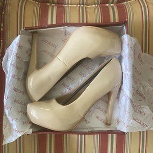 Nude heels SZ 10